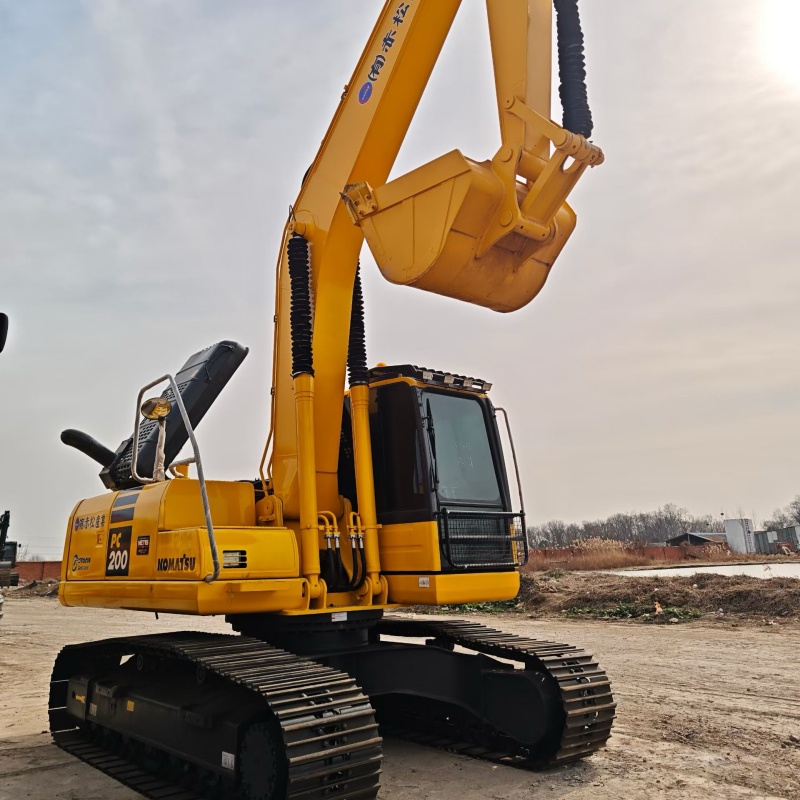 Komatsu 200 image 3