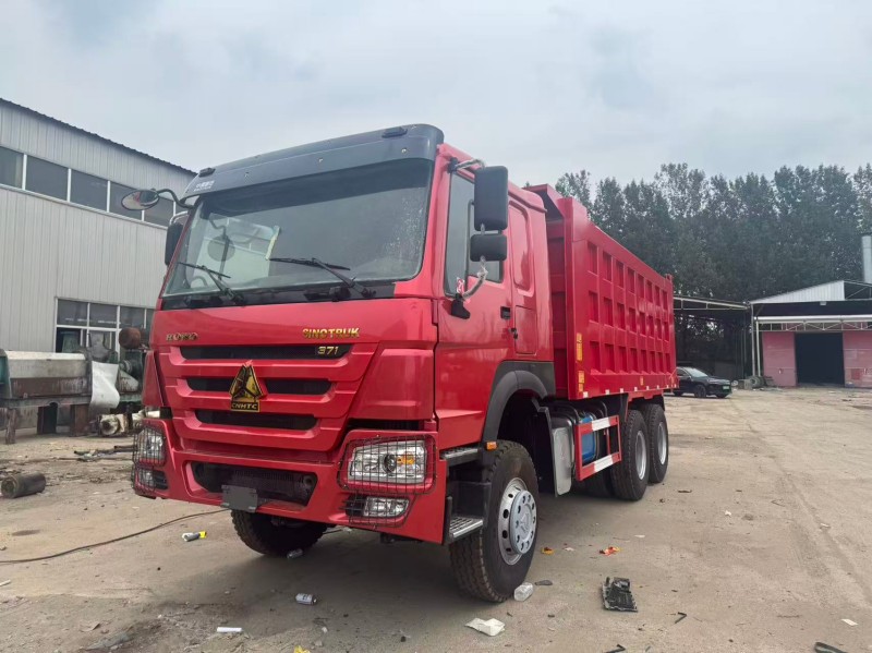 Sinotruk HOWO 6×4 Dump Truck in Red image 4