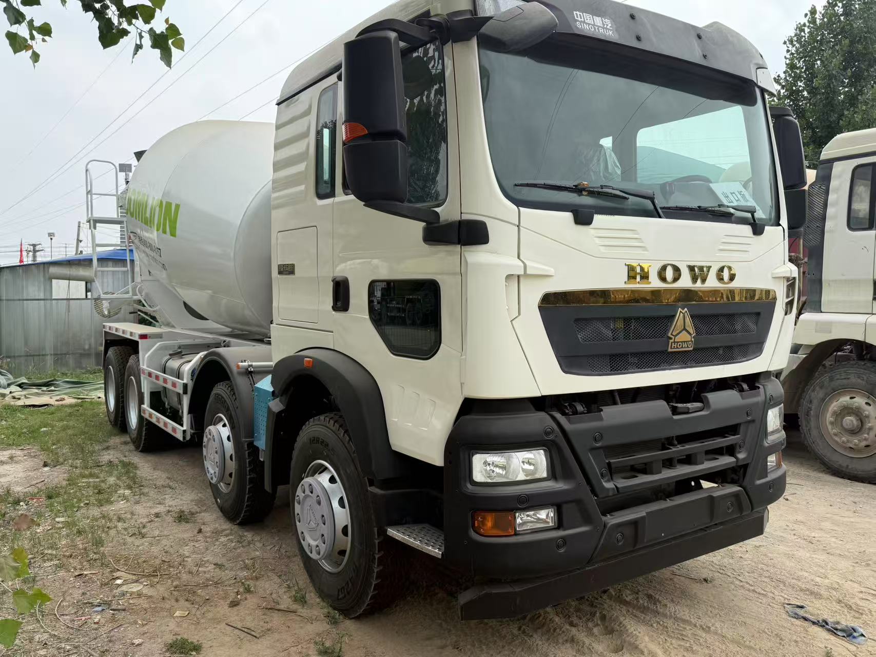Sinotruk HOWO TX 8×4 Mixer image 4