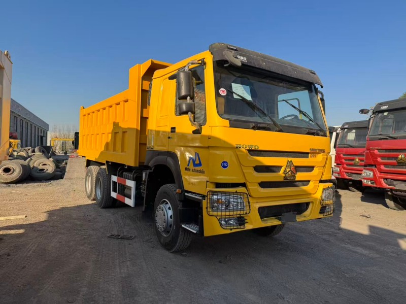 Sinotruk HOWO 6×4 Dump Truck in Yellow image 4