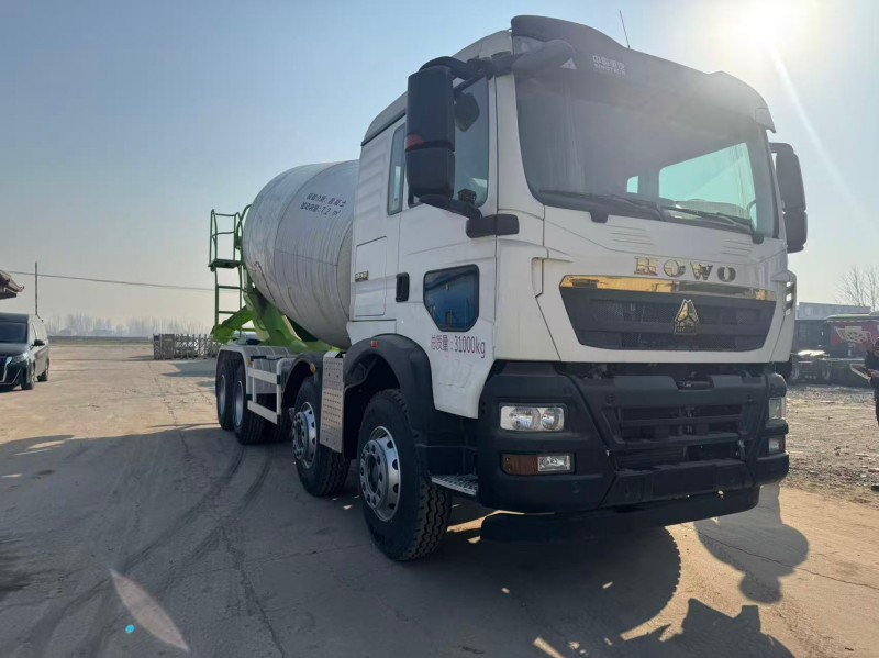 Sinotruk HOWO TX 8×4 Mixer Truck image 4