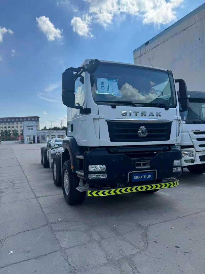 Sinotruk SITRAK 8×4 Chassis in White image 4