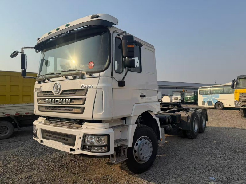 F3000 6×4 Tractor Truck in White image 4