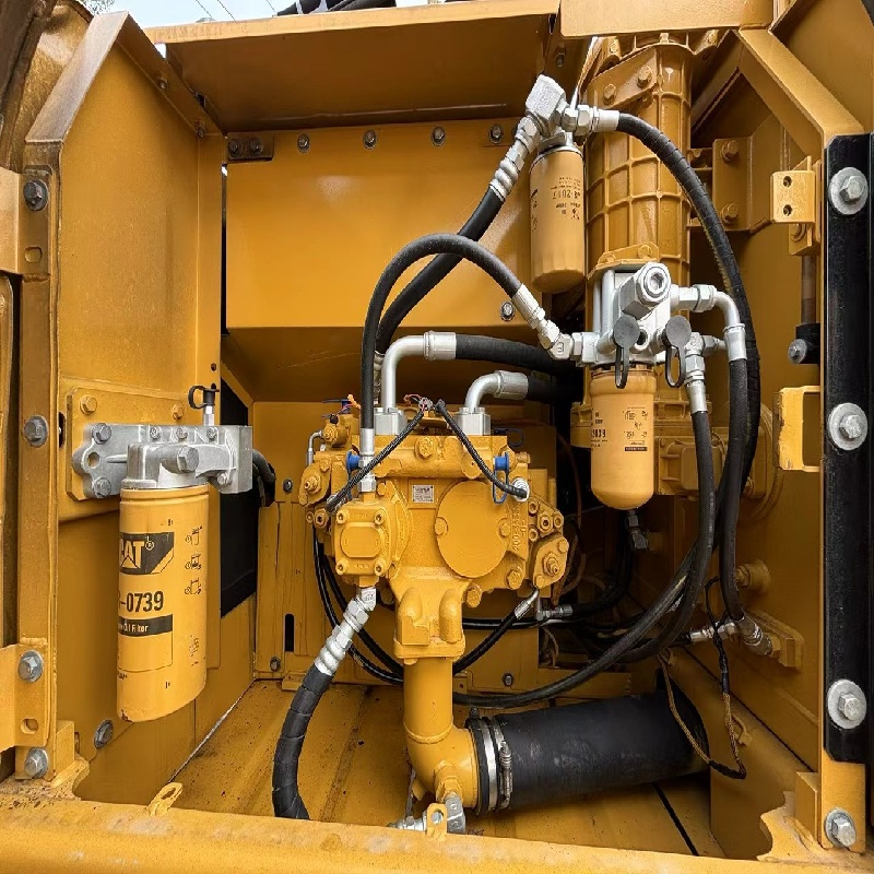 Caterpillar 320D2 image 3