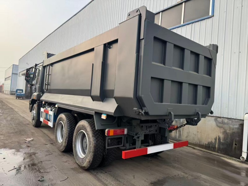 Sinotruk Hohan 6×4 Dump Truck image 5