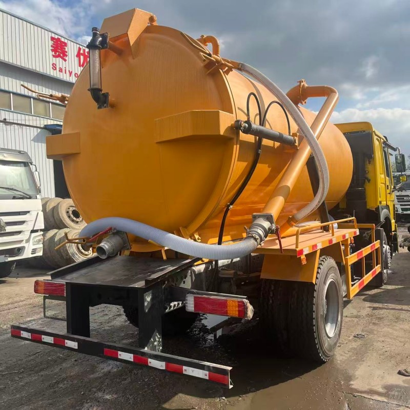 HOWO 4×2 Sewage Suction Truck image 5