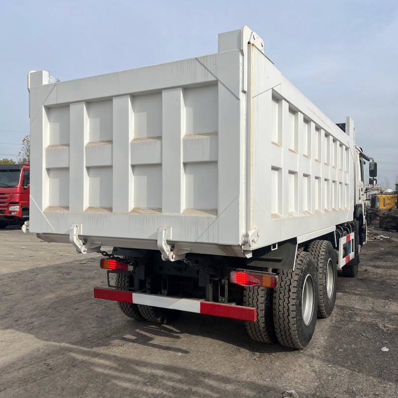 Sinotruk HOWO 6×4 Dump Truck with 13R22.5 Tires image 5
