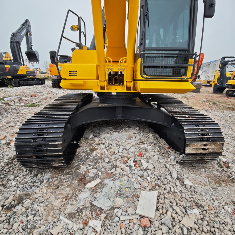 Komatsu  220 image 6