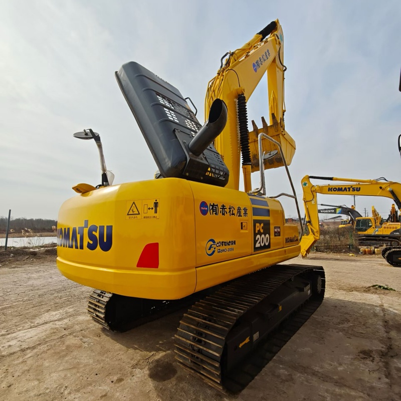 Komatsu 200 image 4