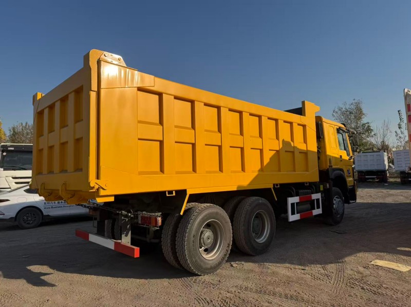 Sinotruk HOWO 6×4 Dump Truck in Yellow image 5