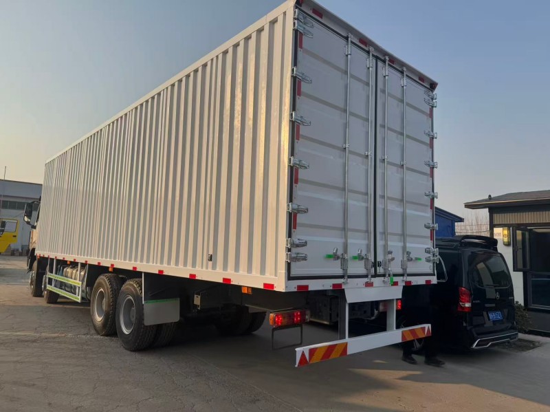 HOHAN 6×4 Van Truck image 5