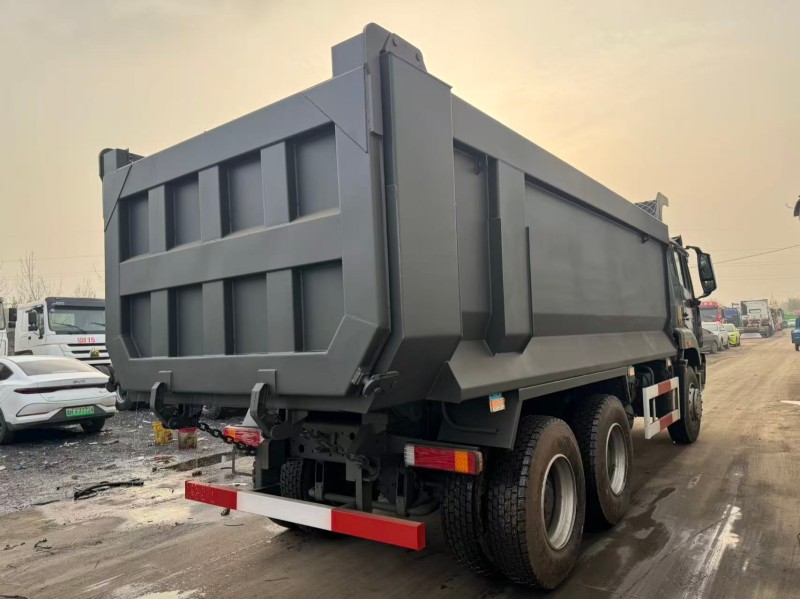 Sinotruk Hohan 6×4 Dump Truck image 6