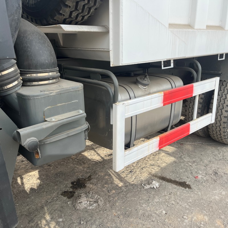 Sinotruk HOWO 6×4 Dump Truck with 13R22.5 Tires image 6