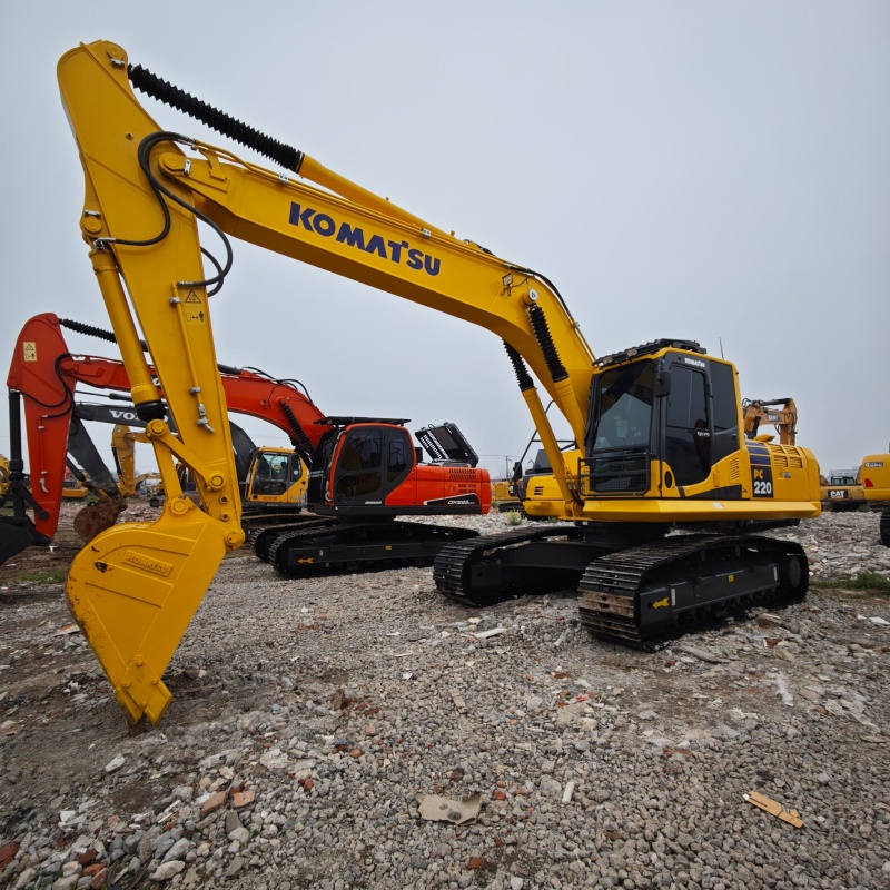 Komatsu  220