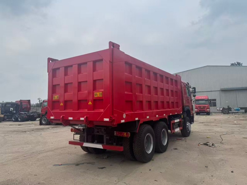 Sinotruk HOWO 6×4 Dump Truck in Red image 6