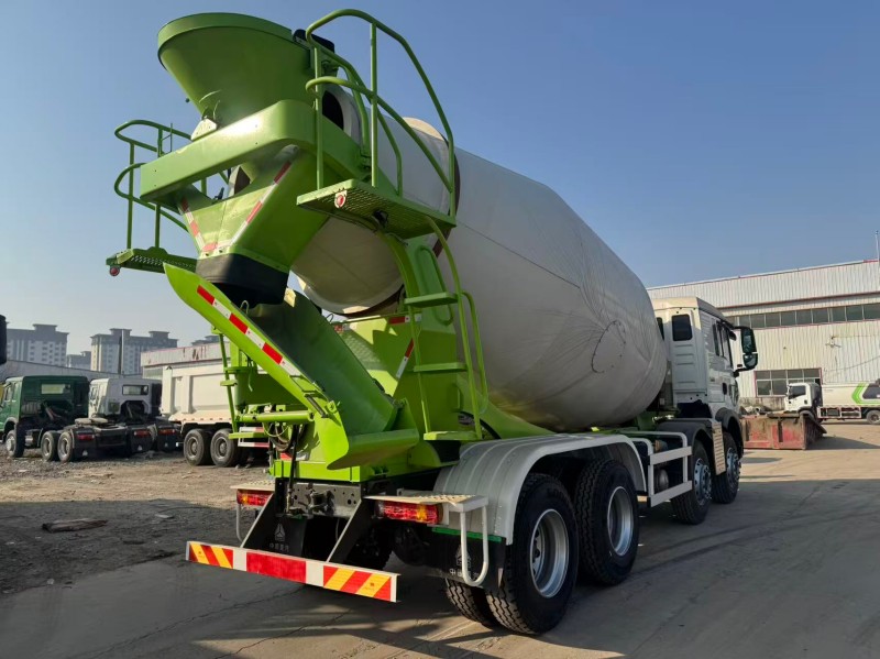 Sinotruk HOWO TX 8×4 Mixer Truck image 6