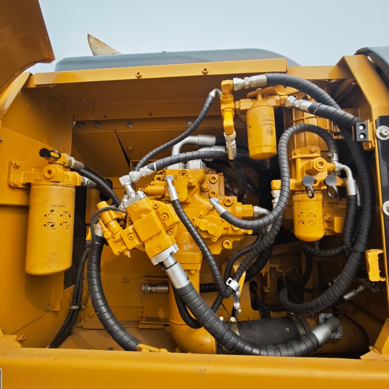 Caterpillar 330D2L image 7