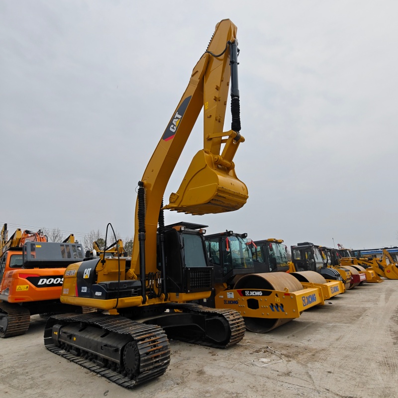 Caterpillar 323D2L image 2