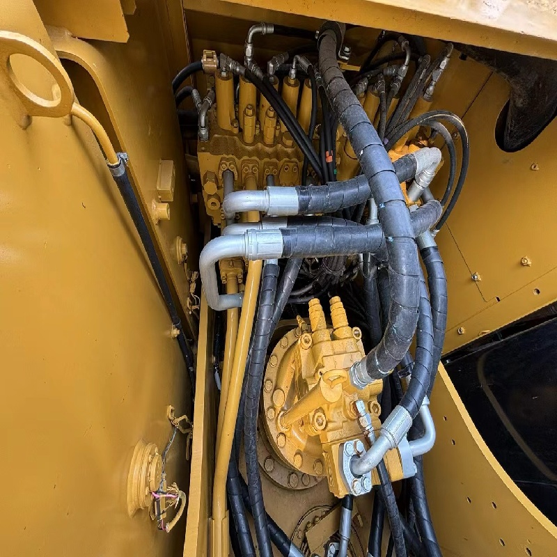 Caterpillar 320D2 image 5