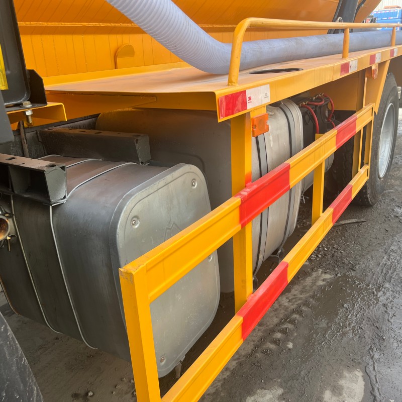 HOWO 4×2 Sewage Suction Truck image 7