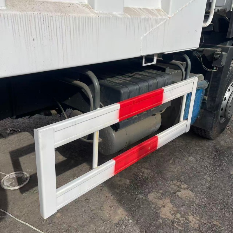 Sinotruk HOWO 6×4 Dump Truck with 13R22.5 Tires image 7