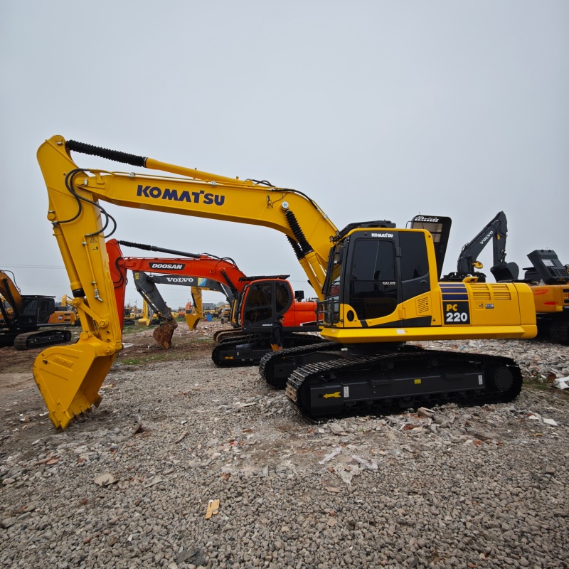 Komatsu  220 image 2