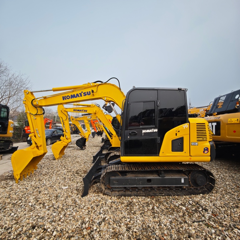 Komatsu 70 image 2