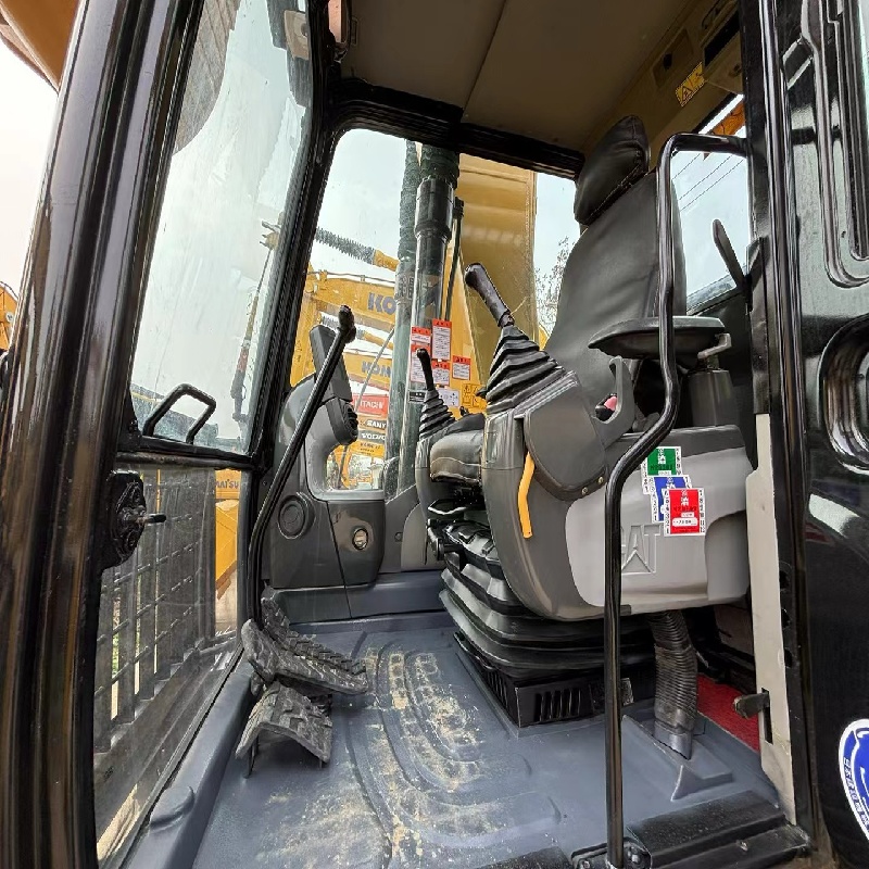 Caterpillar 320D2 image 6