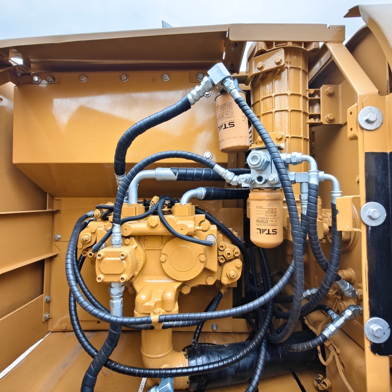 Caterpillar 320C image 8