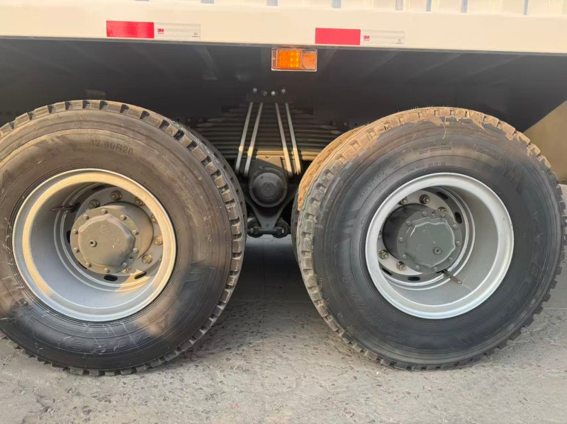 HOHAN 6×4 Van Truck image 7