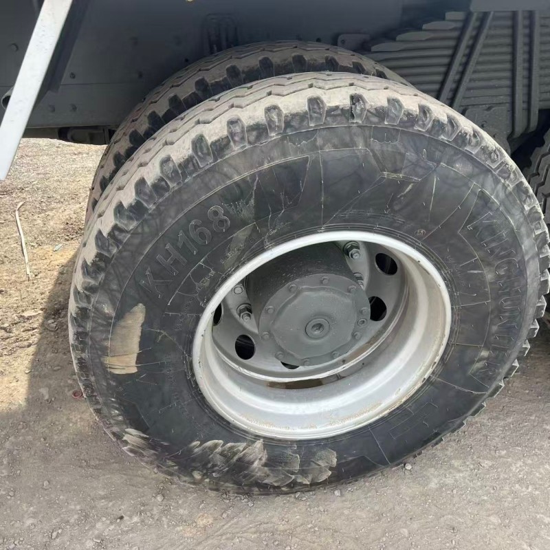 Sinotruk HOWO 6×4 Dump Truck with 13R22.5 Tires image 8
