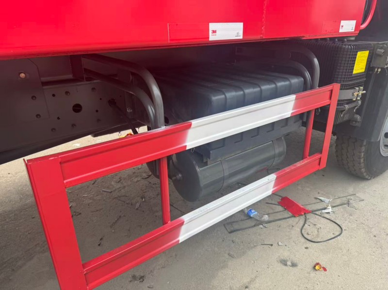 Sinotruk HOWO 6×4 Dump Truck in Red image 8