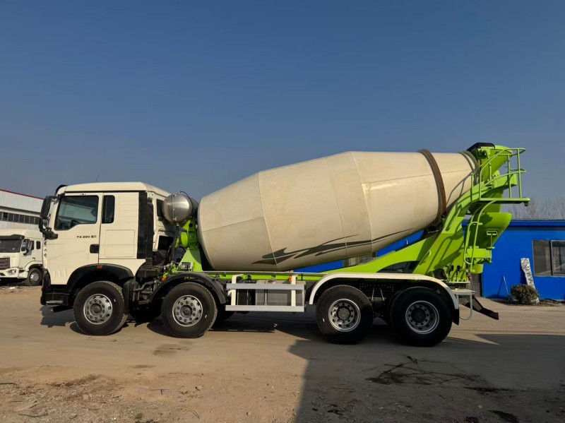 Sinotruk HOWO TX 8×4 Mixer Truck image 8