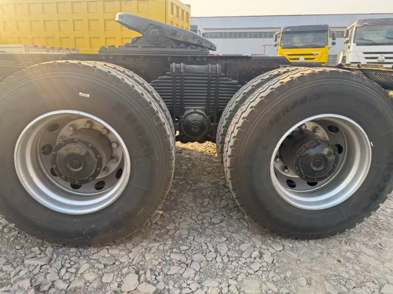 F3000 6×4 Tractor Truck in White image 8