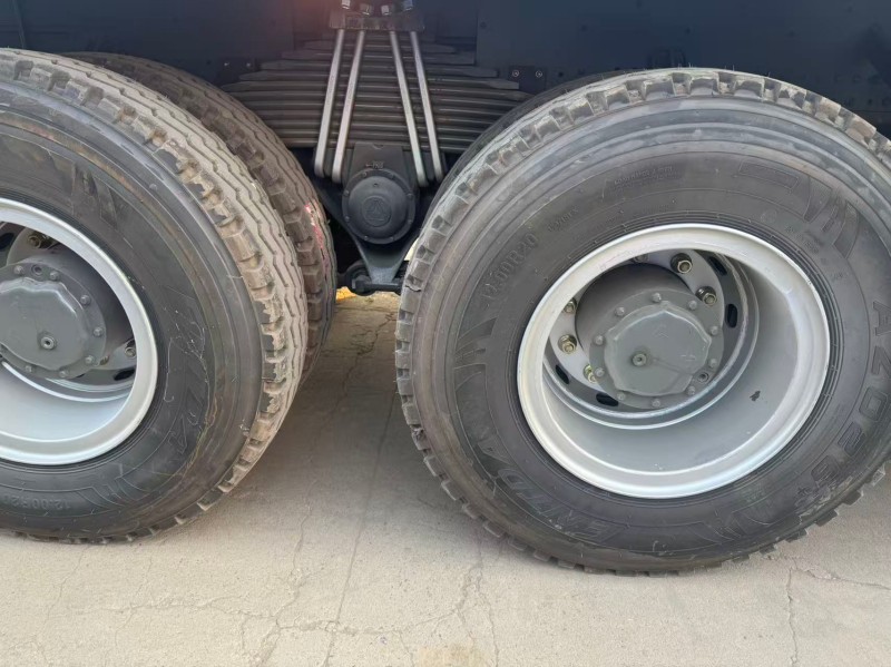HOHAN 6×4 Van Truck image 8