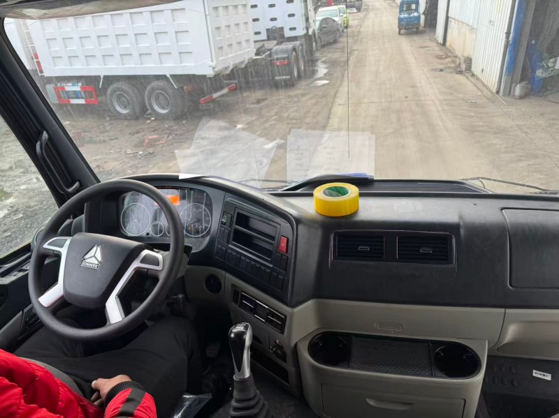 Sinotruk Hohan 6×4 Dump Truck image 8