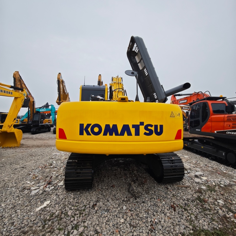 Komatsu  220 image 8