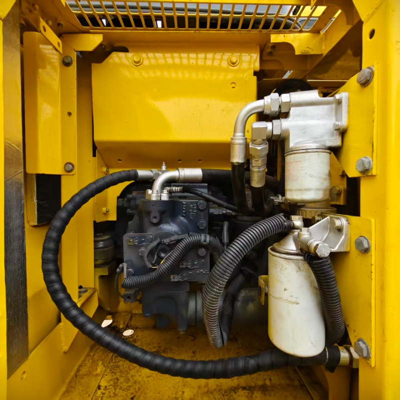 Komatsu 130 image 8