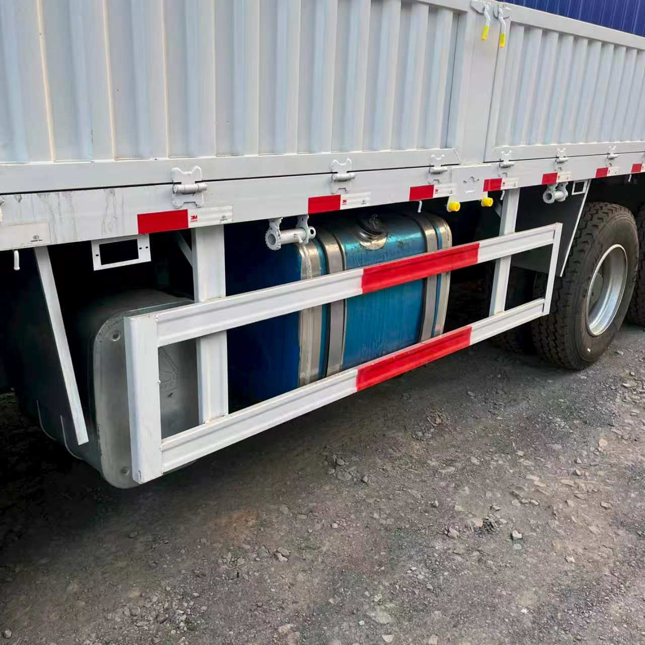HOWO 8×4 14-ton Crane Truck image 9