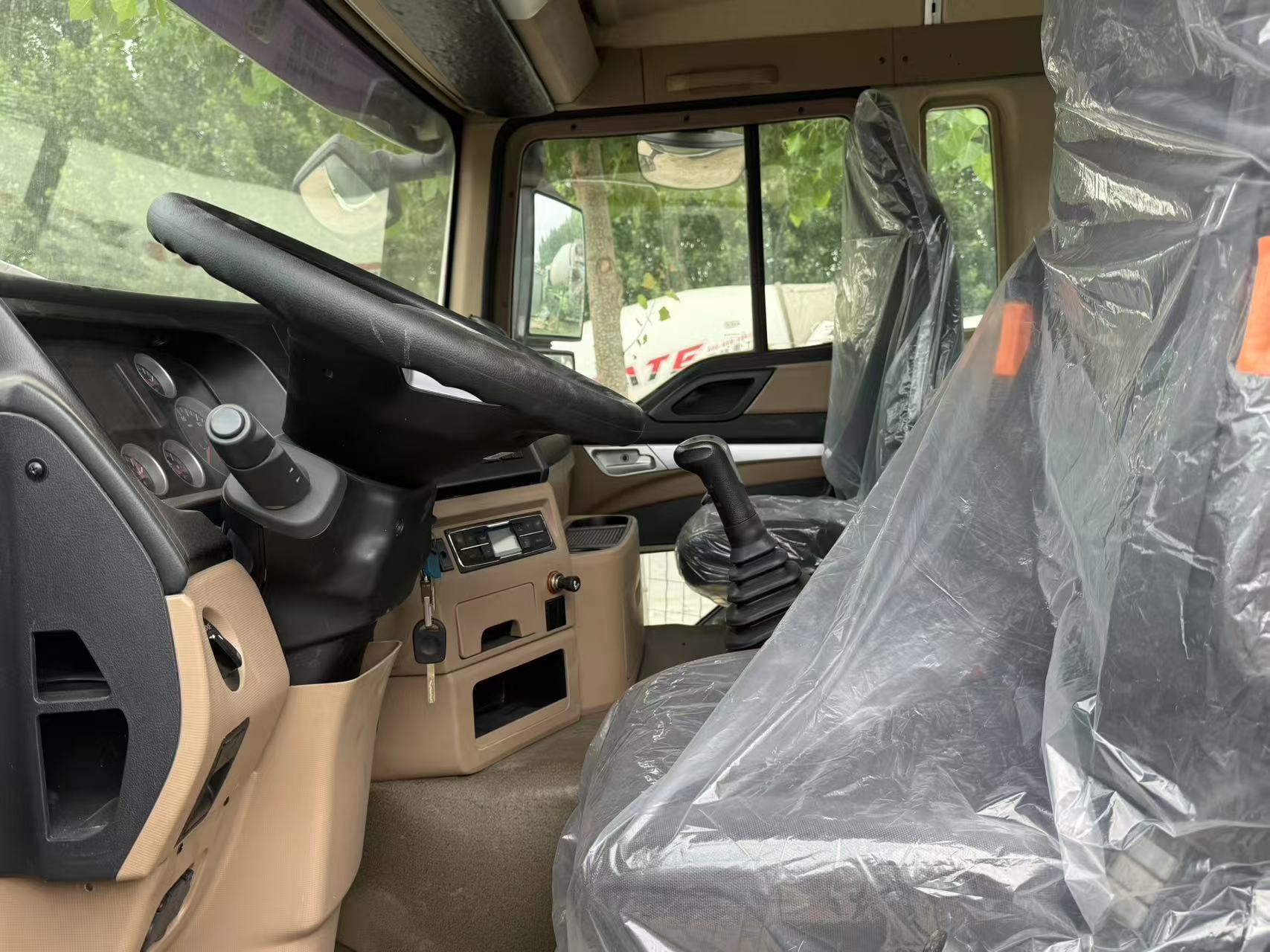 Sinotruk HOWO TX 8×4 Mixer image 9