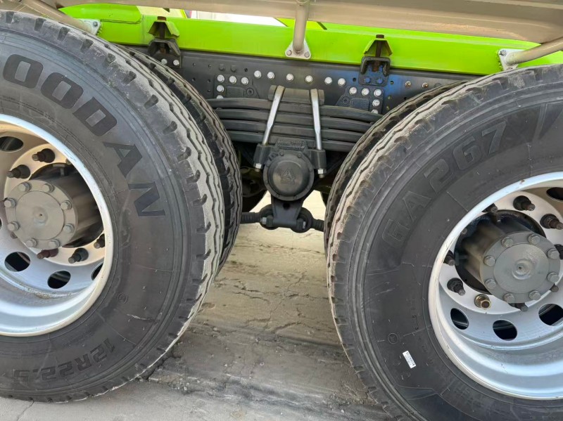 Sinotruk HOWO TX 8×4 Mixer Truck image 9