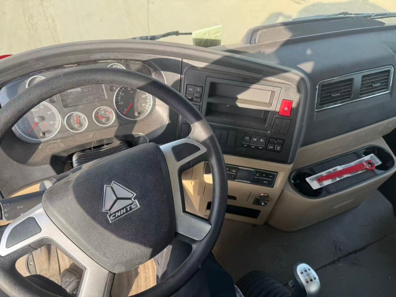 Sinotruk HOWO TX 6×4 Oil Tanker Truck image 9