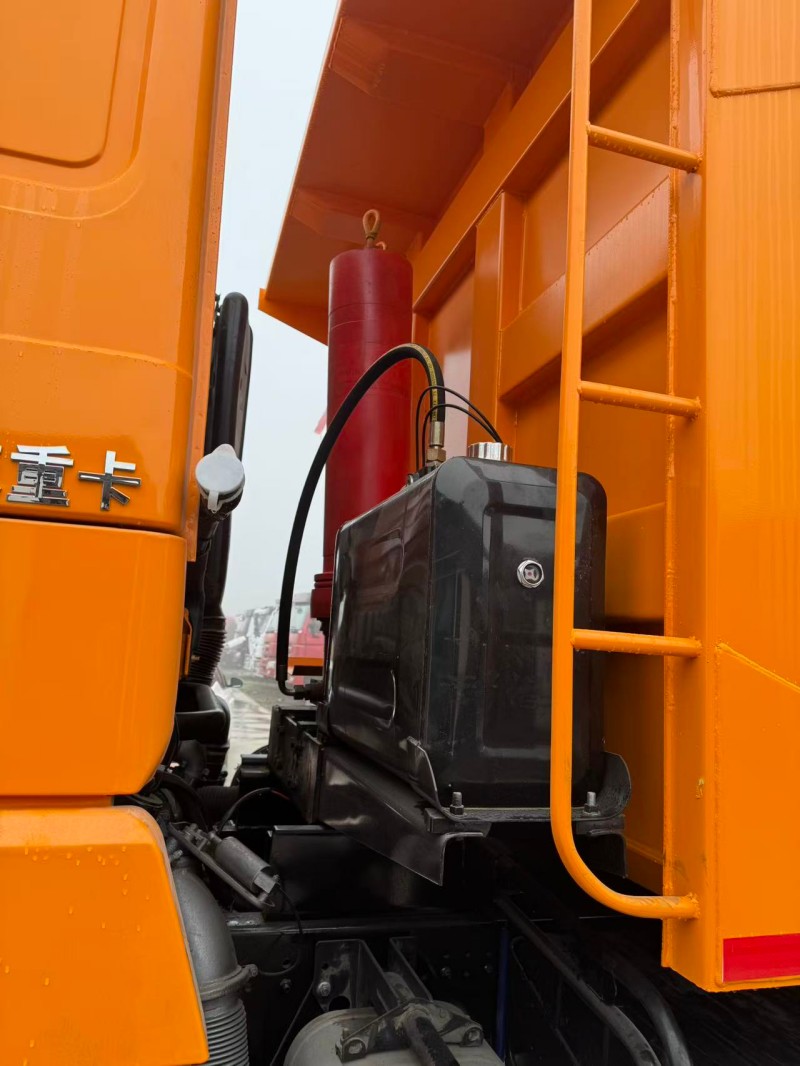 Shacman F3000 6×4 Dump Truck in Earth Yellow image 9