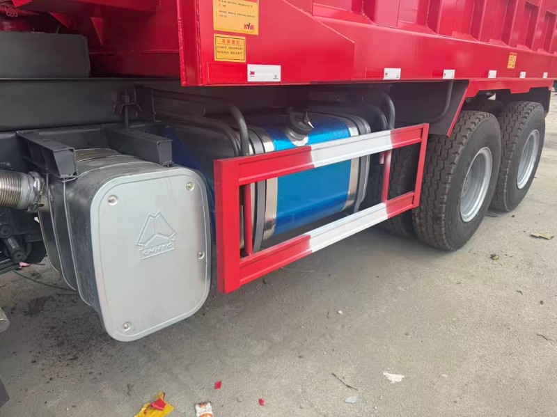 Sinotruk HOWO 6×4 Dump Truck in Red image 10