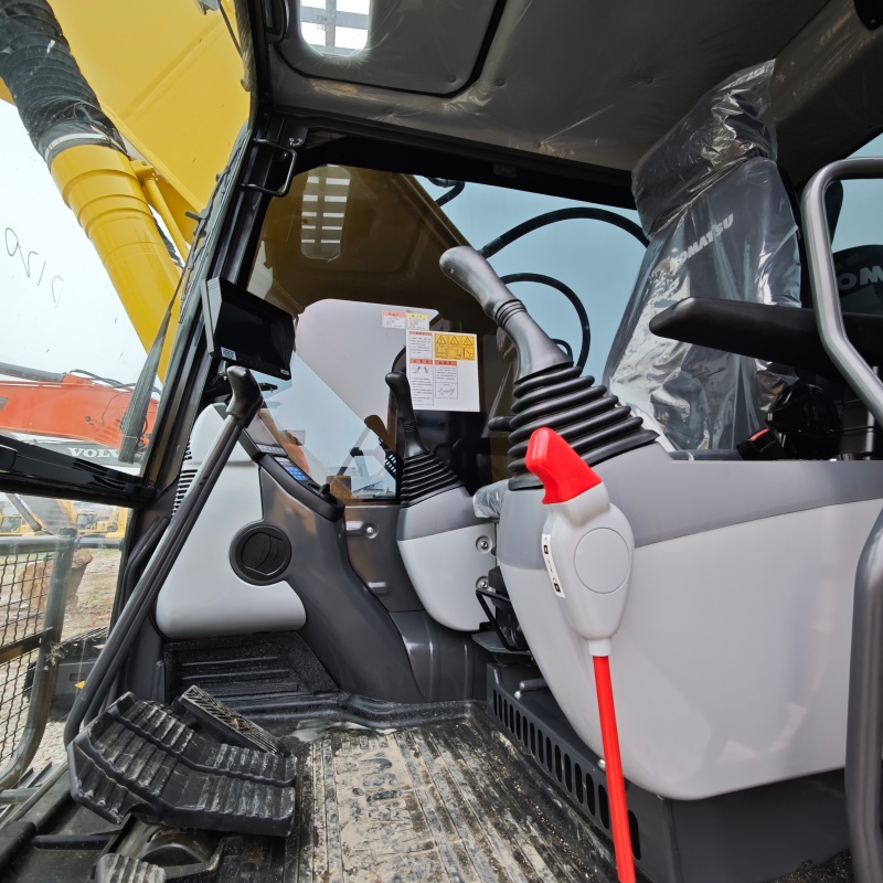 Komatsu  220 image 9