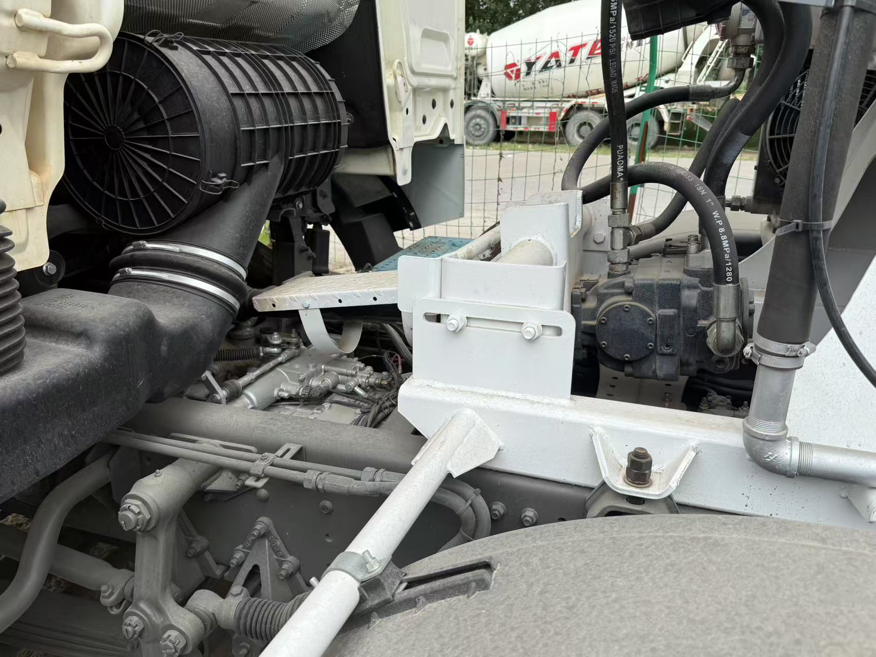 Sinotruk HOWO TX 8×4 Mixer image 10