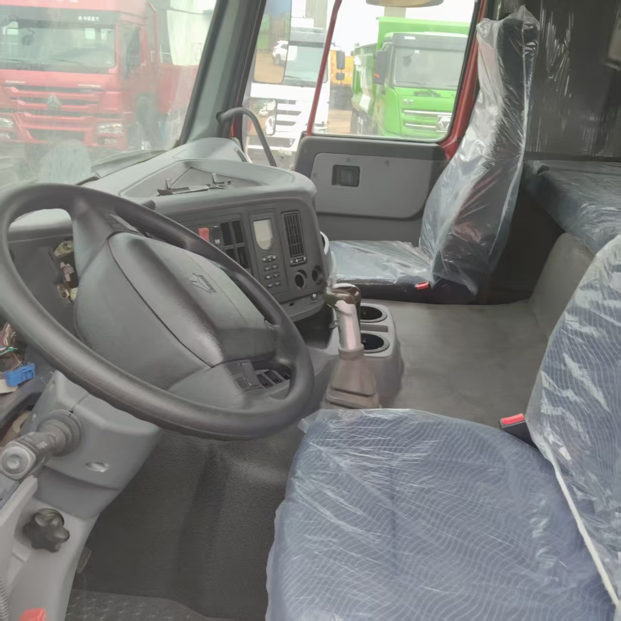 Sinotruk HOWO 8×4 Flatbed Truck image 9