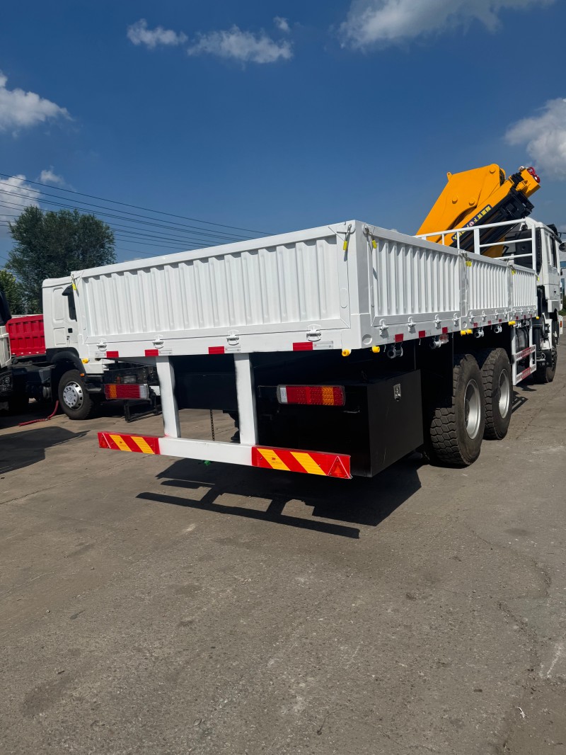 Shacman F3000 6×4 Truck-Mounted Crane image 10