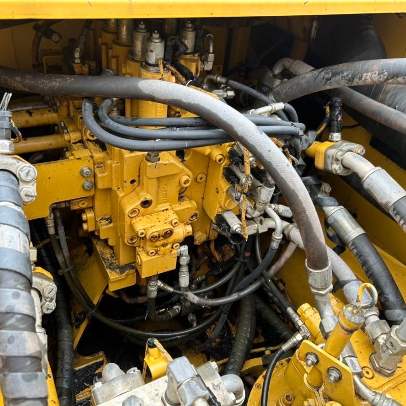 Caterpillar 349 Original image 9