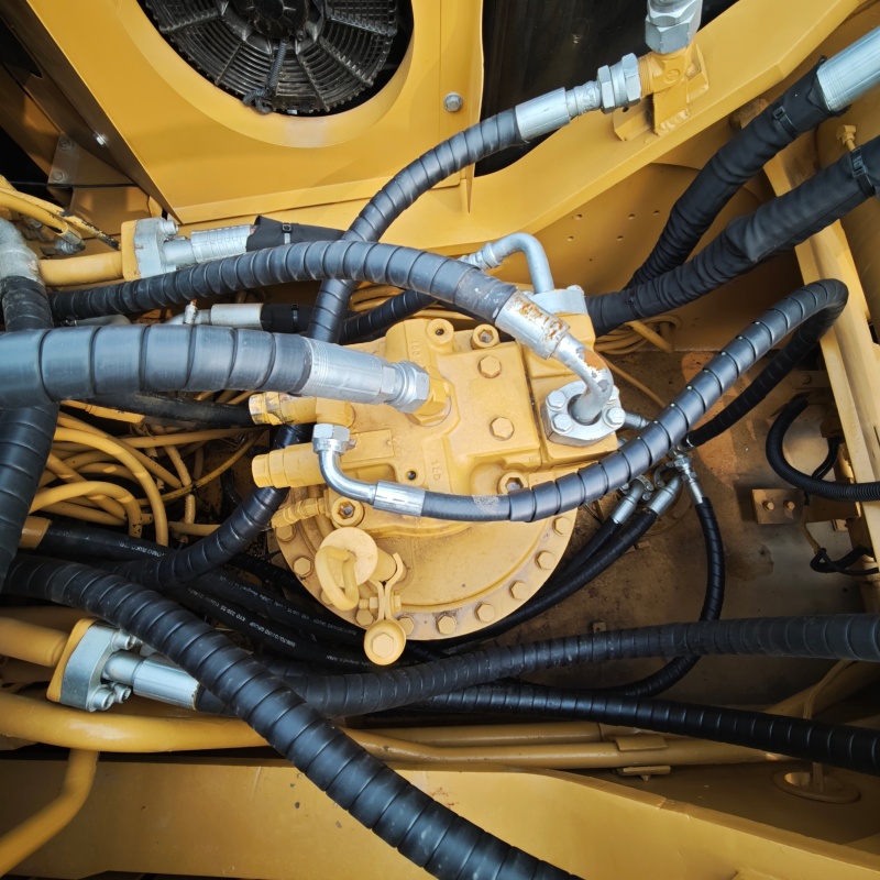 Caterpillar 330D2L image 9